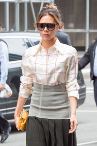 victoria-beckham-out-in-new-york-05-09-2019-2.jpg