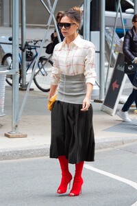 victoria-beckham-out-in-new-york-05-09-2019-3.jpg