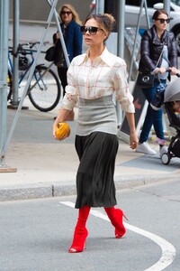 victoria-beckham-out-in-new-york-05-09-2019-4.jpg