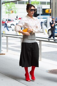 victoria-beckham-out-in-new-york-05-09-2019-8.jpg