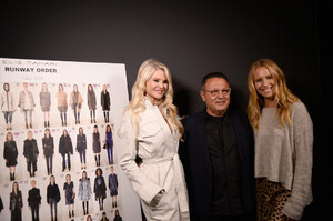 1196118908_ElieTahariBackstageFebruary2019NewYorkuy7u7kmyk4Ux(1).thumb.jpg.542f42d0d5a4efb11a8502c6bfc2c201.jpg