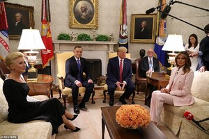 14705978-7134179-The_first_lady_welcomed_her_Polish_counter_part_Agata_Kornhauser-a-44_1560379545531.jpg