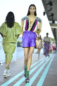 1868157423_MiuMiuClub2020RunwaywHxdM0K7-R1x.thumb.jpg.223df6aacc6dcdcaea3b3f98cf427911.jpg