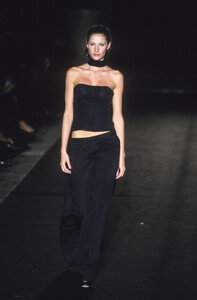 1905451465_CostumeNational1999WomenRTW18.thumb.jpg.218d1cc5bd57b1a63106cee4ace154d0.jpg