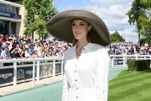 b5f1dc1256870294 (2).jpg