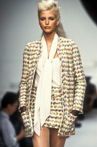 390271626_Chanel1994HauteCouture16.thumb.jpg.3e16a246de980a4010b1d9cd389dd0ca.jpg