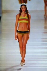 845539765_missoni-ss-1999(1).thumb.jpg.8d0aeee4c7cae95916747de0e669ce89.jpg