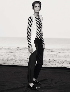 Lindbergh_Giorgio_Armani_Spring_Summer_2016_03.thumb.png.74449fc0f1204e145de13e07842a4f2d.png
