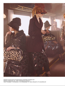 Meisel_Louis_Vuitton_Fall_Winter_12_13_08.thumb.png.280024ac2471af8b19fcd7fdc54a7f0f.png