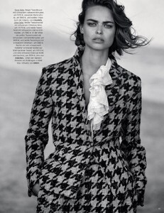 Vittoria-Luna-Birgit-Vogue-Germany-Cover-Photoshoot09.thumb.jpg.567f7df2555c2ef3017bd700c656501e.jpg