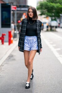 charlotte-lawrence-street-style-06-03-2019-0.jpg