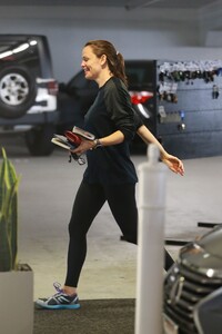 jennifer-garner-going-to-the-gym-in-la-6-27-2019-1.jpg