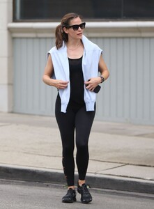 jennifer-garner-leaving-body-by-simone-in-brentwood-06-22-2019-7.jpg