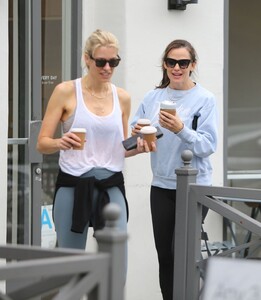 jennifer-garner-leaving-body-by-simone-in-brentwood-06-22-2019-8.jpg