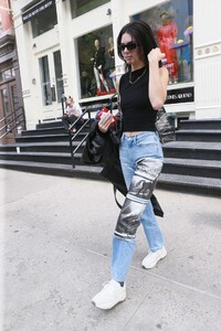 kendall-jenner-heads-to-what-goes-around-comes-around-in-ny-06-02-2019-1.jpg