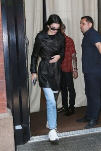 kendall-jenner-heads-to-what-goes-around-comes-around-in-ny-06-02-2019-2.jpg
