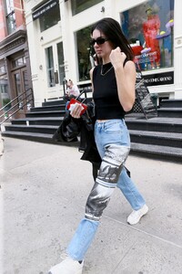 kendall-jenner-heads-to-what-goes-around-comes-around-in-ny-06-02-2019-7.jpg