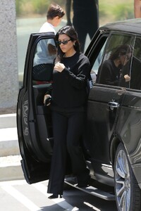 kourtney-kardashian-church-service-in-los-angeles-06-16-2019-3.jpg