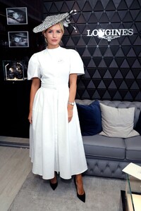 lottie-moss-longines-host-vips-at-royal-ascot-london-06-21-2019-2.jpg