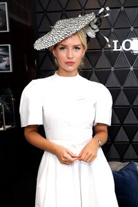 lottie-moss-longines-host-vips-at-royal-ascot-london-06-21-2019-6.jpg