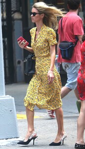 nicky-hilton-casual-style-new-york-06-06-2019-3.jpg