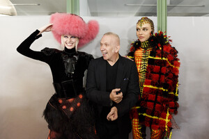 2060240405_gaultier-hc-bks-m-rf19-1724(1).thumb.jpg.e9c2cc7266fafe6e6872f0f6bddd84df.jpg