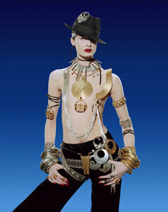 Erin_Mondino_Jean_Paul_Gaultier_Fall_Winter_00_01_03.thumb.jpg.6f38c2d9c5d1e7aab58b78943db8072f.jpg