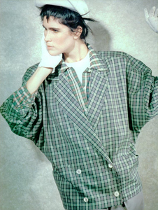 Lindbergh_Sportmax_Spring_Summer_1985_07.thumb.png.cf996f7c0ad574fb166323b12a610d96.png