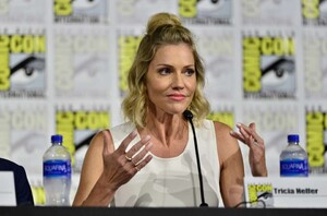Tricia-Helfer---Creepshow-Panel-at-Comic-Con-San-Diego-2019-03.thumb.jpg.7fc9d4db8eaac64b2df71117eb330989.jpg