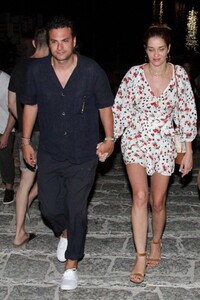 ana-beatriz-barros-and-karim-el-chiaty-night-out-in-mykonos-07-09-2019-8.jpg