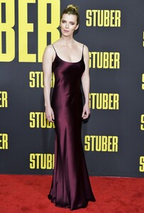 betty-gilpin-stuber-premiere-in-los-angeles-5.thumb.jpg.da41157bbc0547f14e39783722fa3ecb.jpg
