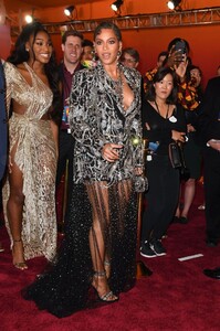 beyonce-the-lion-king-premiere-in-hollywood-1.jpg