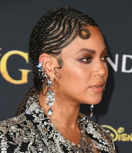 beyonce-the-lion-king-premiere-in-hollywood-10.jpg