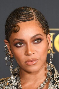 beyonce-the-lion-king-premiere-in-hollywood-3.jpg