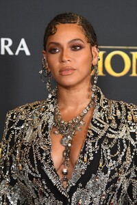 beyonce-the-lion-king-premiere-in-hollywood-4.jpg