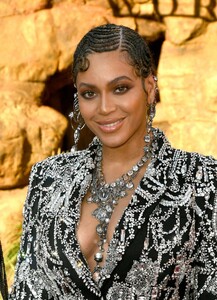 beyonce-the-lion-king-premiere-in-hollywood-5.jpg