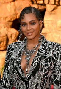 beyonce-the-lion-king-premiere-in-hollywood-6.jpg
