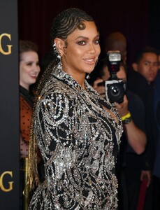 beyonce-the-lion-king-premiere-in-hollywood-7.jpg