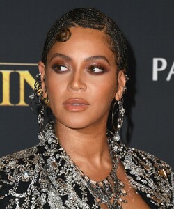 beyonce-the-lion-king-premiere-in-hollywood-9.jpg