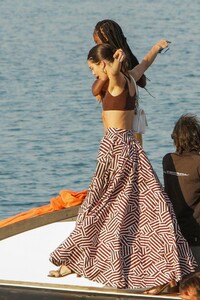 kendall-jenner-at-a-boat-in-mykonos-07-09-2019-11.jpg
