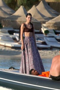 kendall-jenner-at-a-boat-in-mykonos-07-09-2019-5.jpg