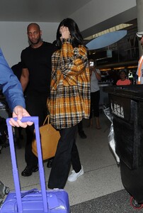 kendall-jenner-at-lax-in-los-angeles-07-05-2019-0.thumb.jpg.5b7761fa1514ca0520dfdda782ddd0d3.jpg