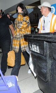 kendall-jenner-at-lax-in-los-angeles-07-05-2019-1.thumb.jpg.ca8d1322b075a6037d45a36eacaf3082.jpg