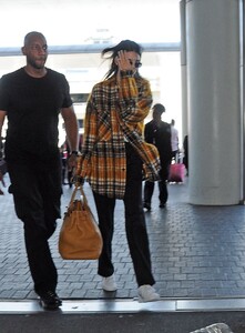 kendall-jenner-at-lax-in-los-angeles-07-05-2019-2.thumb.jpg.53aee5a73dda617e09127ef8bd561659.jpg