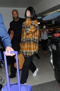 kendall-jenner-at-lax-in-los-angeles-07-05-2019-3.thumb.jpg.bffe3e089eb0144d9b8f77afc721622f.jpg