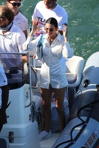 kendall-jenner-cute-style-on-a-boat-in-malibu-07-04-2019-3.jpg