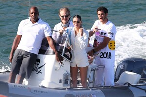 kendall-jenner-cute-style-on-a-boat-in-malibu-07-04-2019-4.jpg