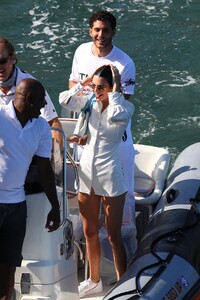 kendall-jenner-cute-style-on-a-boat-in-malibu-07-04-2019-5.jpg