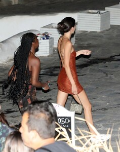 kendall-jenner-night-out-mykonos-island-07-09-2019-3.jpg