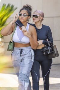 kylie-jenner-and-jordyn-woods-jewelry-shopping-in-calabasas-09-24-2018-8.jpg